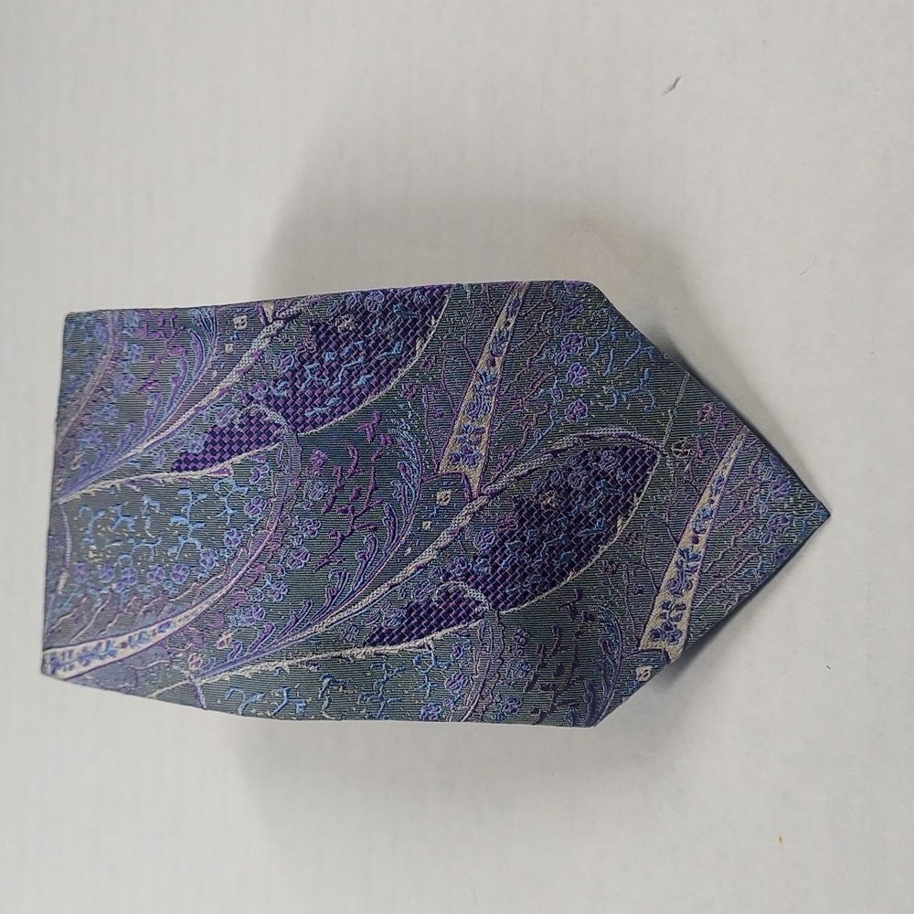 05. DONA NECKTIE